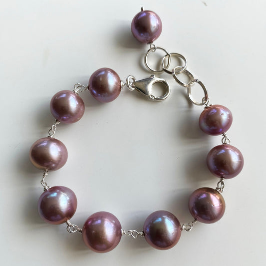 Graduated Lavender Freshwater Pearl bracelet by Linda Queally